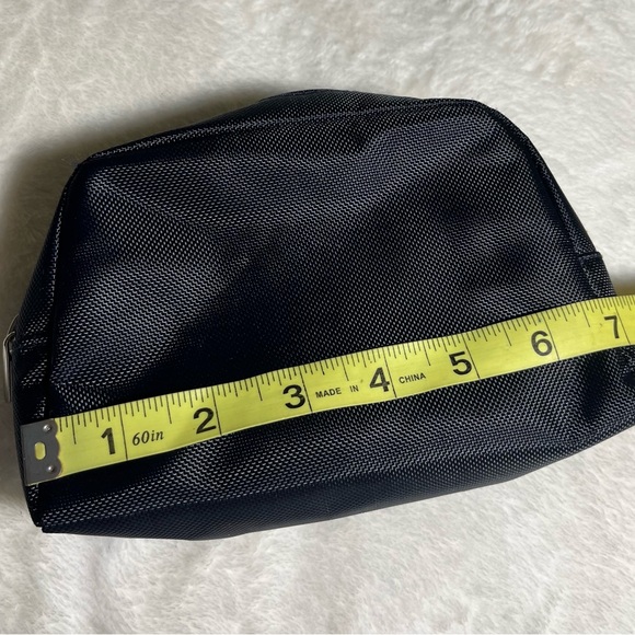 TUMI  For Delta , Small black Toiletries - Picture 6 of 6